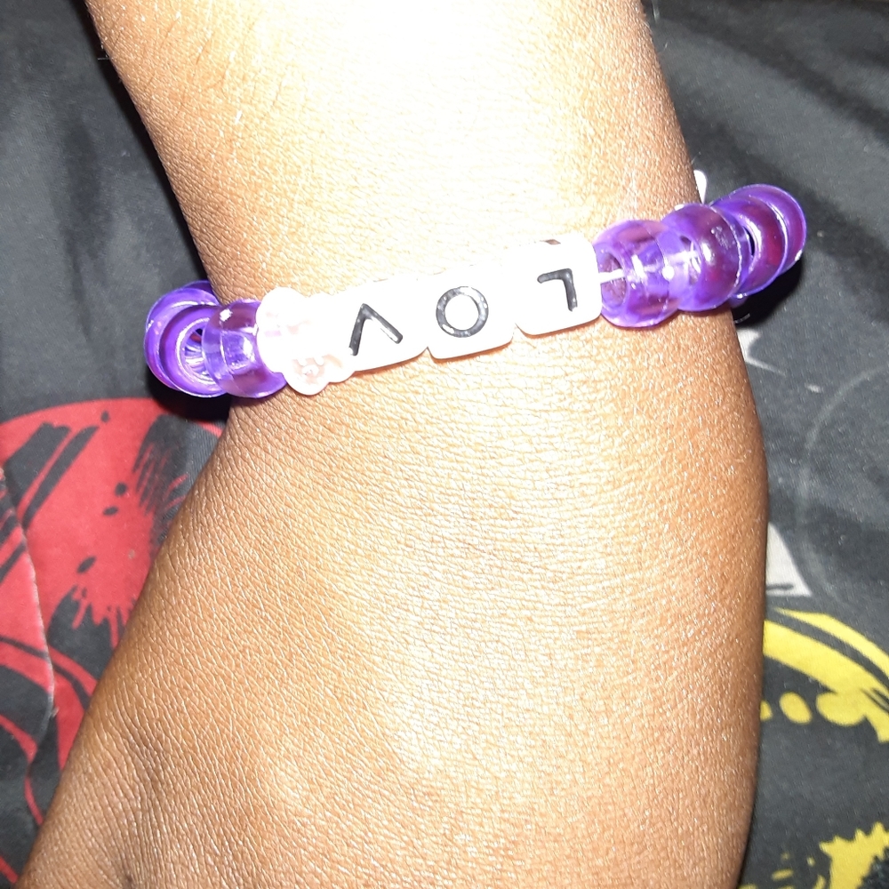 Bracelets - Picture 3 of 8